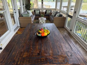 Outdoor dining - Regal's Cottage on the Lake (Jackson)