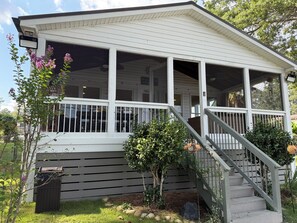 Exterior detail - Regal's Cottage on the Lake (Jackson)