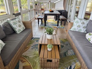 Dining - Regal's Cottage on the Lake (Jackson)