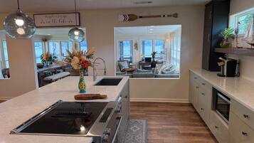 Micro-ondes, four, plaque de cuisson, lave-vaisselle