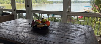 Regal's Cottage on the Lake