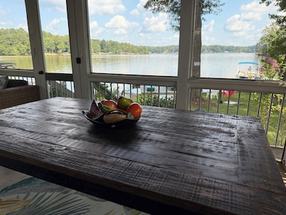 Regal's Cottage on the Lake