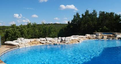 Vista Views w/ Heated Saltwater Pool, Hot Tub, Outdoor Seating, Fire Pit, Games