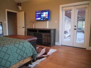 3 室のベッドルーム、デスク、WiFi (無料)、ベッドシーツ