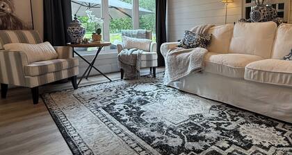 Cozy Ski retreat with a exclusive view and location,5 minutes from Month Orford