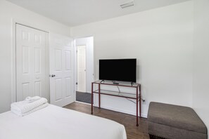 2 bedrooms, internet, bed sheets