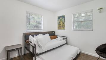 2 habitaciones, acceso a internet y ropa de cama