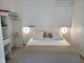 2 bedrooms, iron/ironing board, WiFi, bed sheets