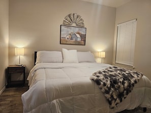 3 bedrooms, iron/ironing board, internet, bed sheets