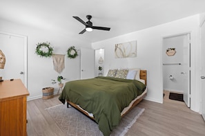 2 bedrooms, iron/ironing board, WiFi, bed sheets