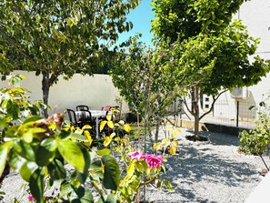 Outdoor dining - 6-person house with garden in quiet neighborhood (Cournonterral)