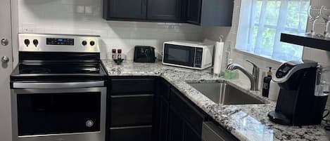 Mikrowelle, Ofen, Herdplatte, Geschirrspüler