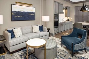 Living area - Charming 1-bedroom hotel suites in fantastic Charleston (Charleston)