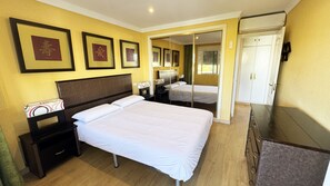 1 bedroom, iron/ironing board, free WiFi, bed sheets - Carihuela Cristal - Beach + Swimming Pool + Terrace + Sea View (Torremolinos)