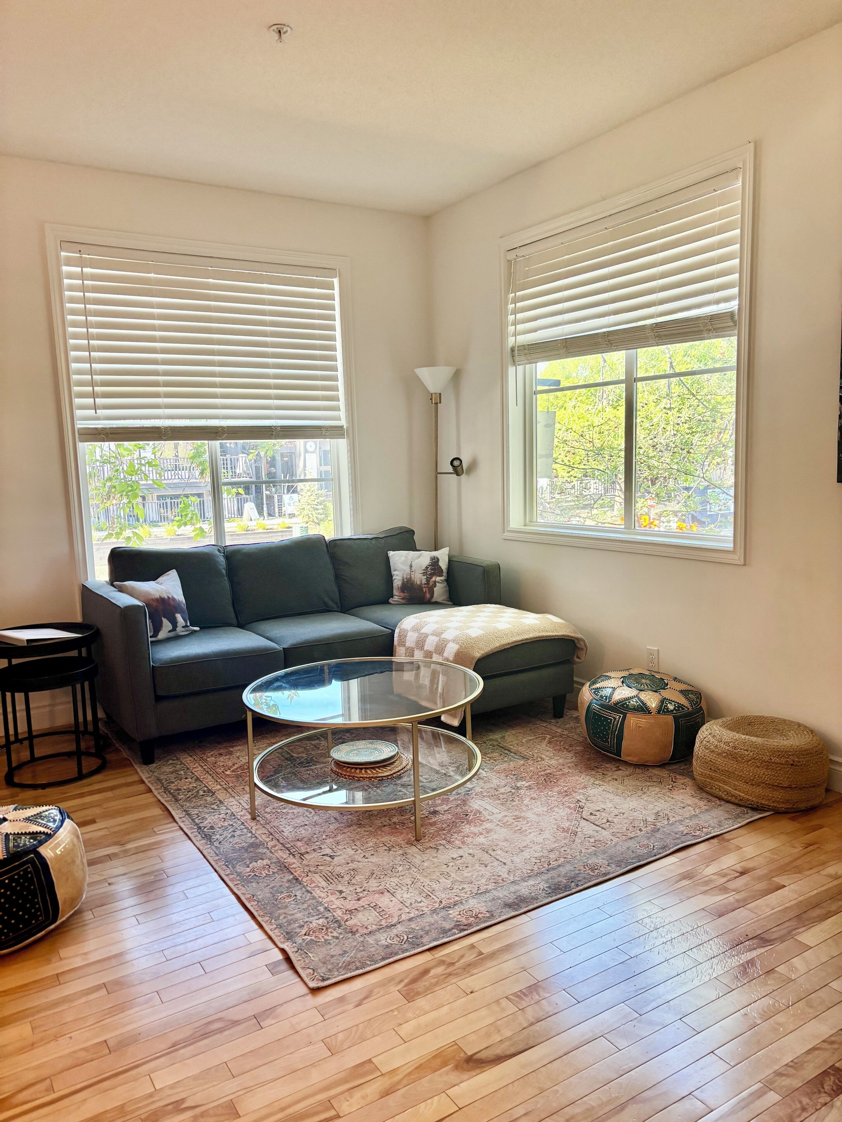 Smart-TV, Kamin, Bücher