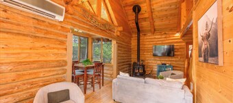 Blue Top Cabin Log Bend/SunRiver: HotTub FirePit Family/Dog/Horse Public Trails