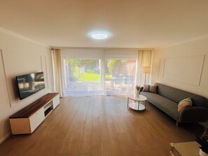 Smart TV, fireplace - 3 BR Duplex in Zürich Limmattal Garden and Terrace (Killwangen)