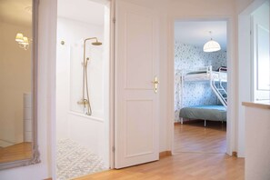 3 bedrooms, desk, iron/ironing board, travel crib - 3 BR Duplex in Zürich Limmattal Garden and Terrace (Killwangen)