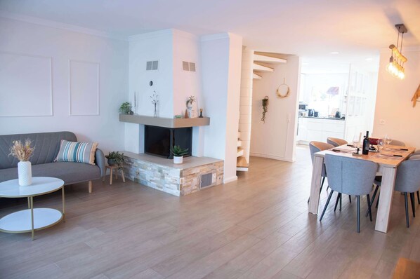 Smart TV, fireplace - 3 BR Duplex in Zürich Limmattal Garden and Terrace (Killwangen)
