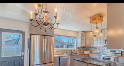 Large Family-Friendly 3BE Home | Easy Access to QE2
