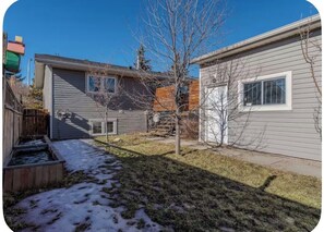 Unclassified image, 3 of 23, button - Large Family-Friendly 3BE Home | Easy Access to QE2 (Airdrie)