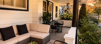 Walk to Lakewood Dining • Near Edgewater Beach • 10min to Downtown