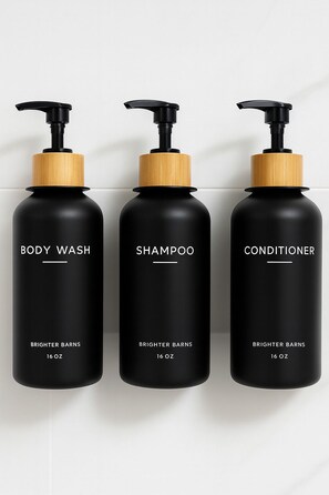 Secadora de cabello, toallas, jabón, shampoo 