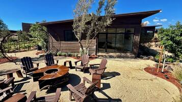 Egyptian cotton sheets, premium bedding, memory foam beds, free WiFi