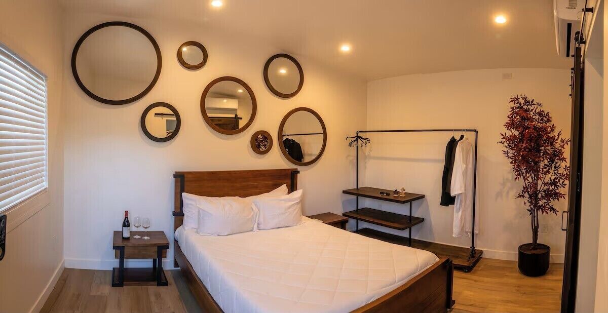 Queen Room, Large Balcony | 埃及棉床单、高档床上用品、记忆海绵床垫、免费 WiFi