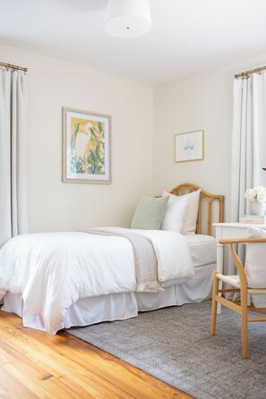 2 室のベッドルーム、デスク、アイロン / アイロン台、WiFi (無料)