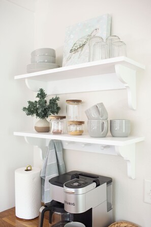 Interior - Cozy & Bright Fully Renovated Coastal Cottage (Zephyrhills)