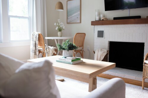 Cozy & Bright Fully Renovated Coastal Cottage