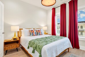3 Schlafzimmer, Schreibtisch, Bügeleisen/Bügelbrett, Reisekinderbett