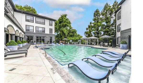 Pool - Cozy 1BR King+Workspace apartment in enjoyable Atlanta with amenities (Atlanta)