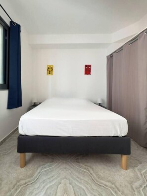 3 slaapkamers, een strijkplank/strijkijzer, gratis wifi, beddengoed