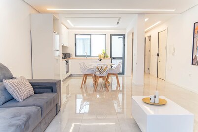 3-bdr apt 10-min walk laginha beach - LCGR