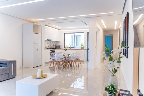 3-bdr apt 10-min walk laginha beach - LCGR