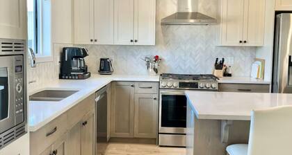 Rockland Park Home: 3 BR, Easy Access to Banff