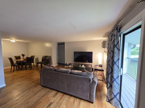 Marvelous 2-bedroom apartment with AC in lively Liverpool