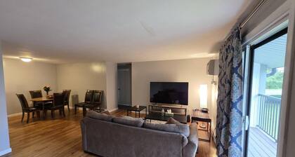 Marvelous 2-bedroom apartment with AC in lively Liverpool