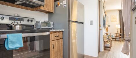 Microondas, horno, placa de cocina, lavavajillas