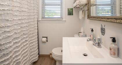Charming 2-bedroom townhome in Norwich near Great Wolf L, Foxwoods & Mohegan Sun