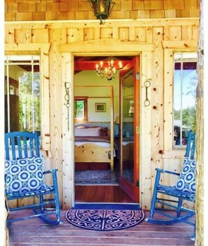 Exterior detail - Bond Ranch Retreat, Rustic Olympic Peninsula (Sequim)