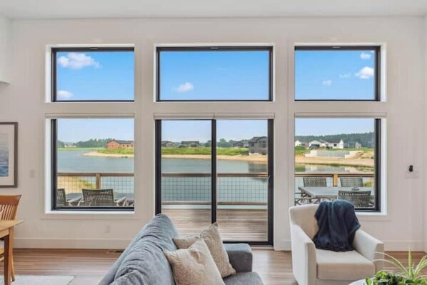 スマートテレビ、暖炉、テレビゲーム、書庫