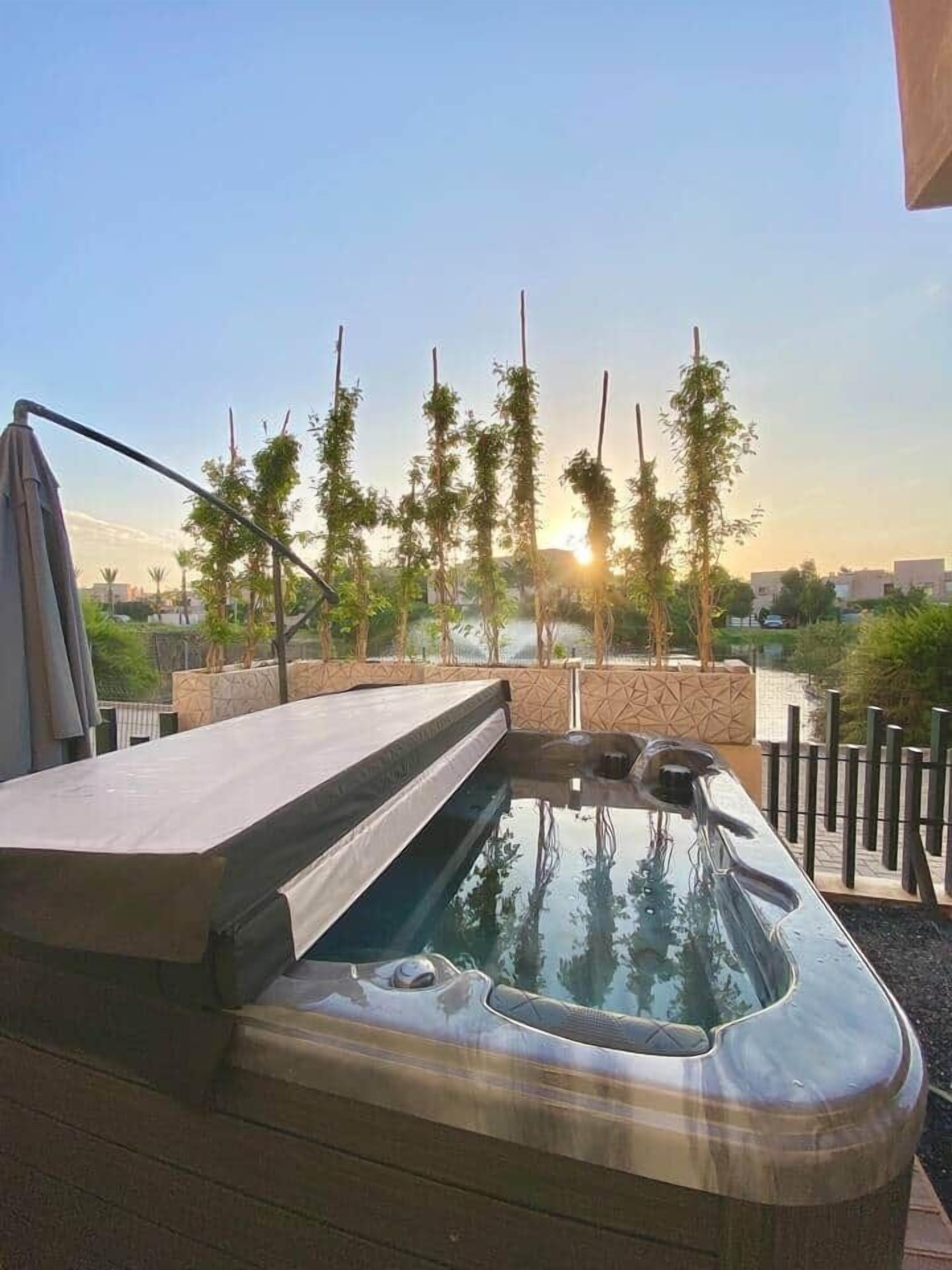 Outdoor spa tub