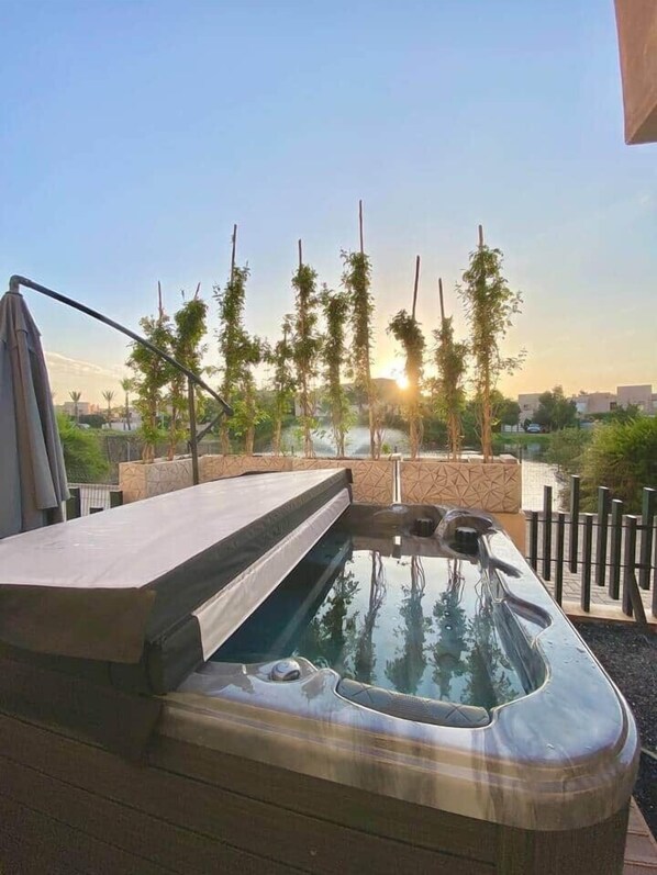 Bañera de hidromasaje exterior