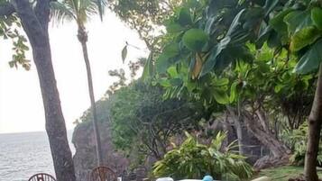 Vista frontal de la propiedad