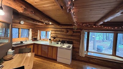 Handbuilt Cabin in Bend near Tumalo Falls