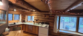 Handbuilt Cabin in Bend near Tumalo Falls