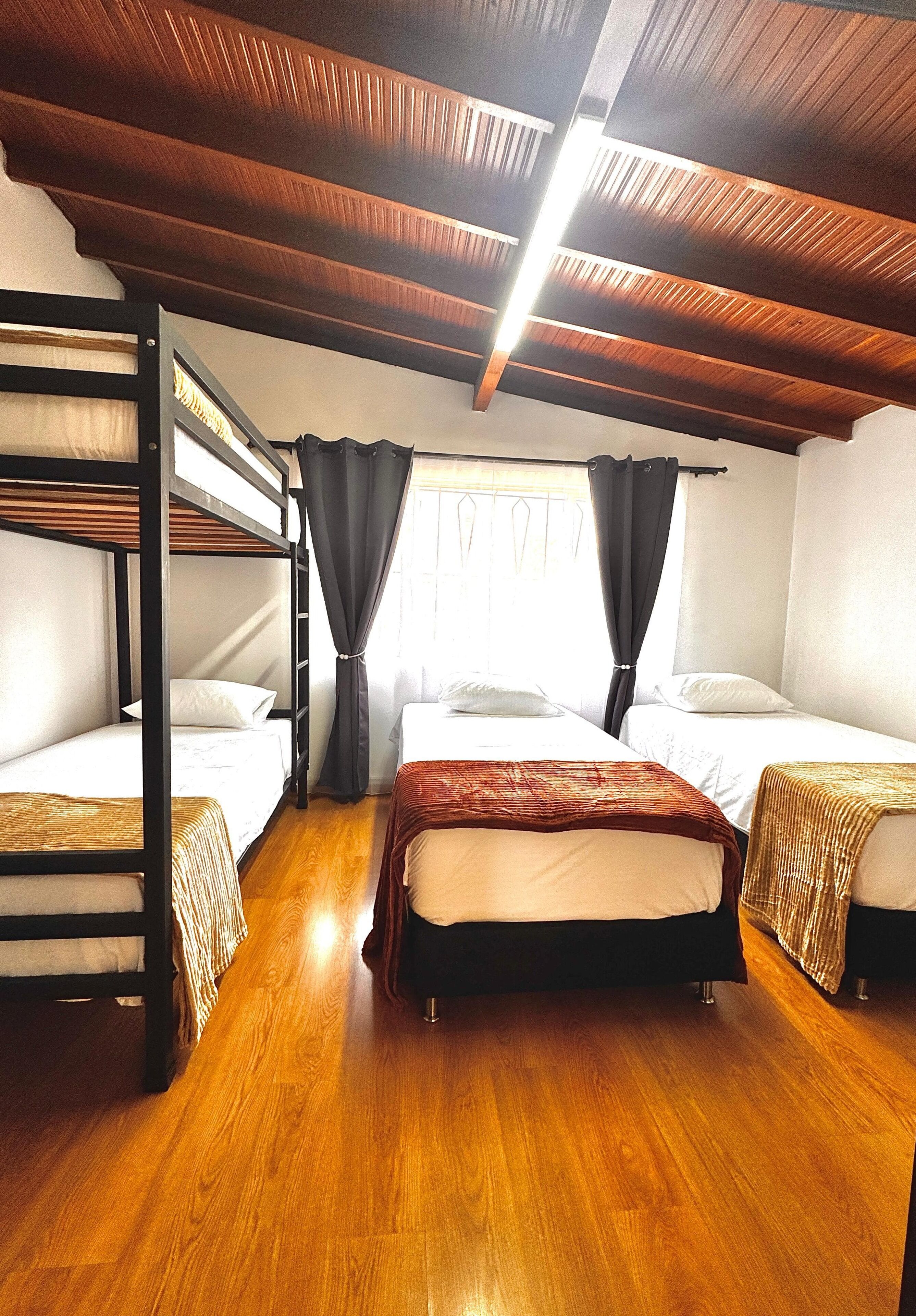 Dormitorio compartido básico, vista al jardín | Wifi gratis 